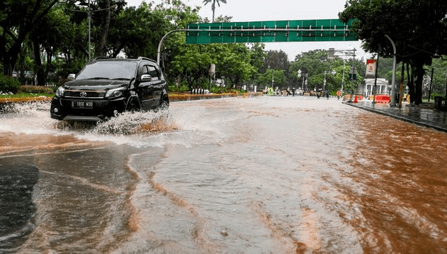 Tips Supaya Mobil Tidak Rusak Setelah Terjang Banjir