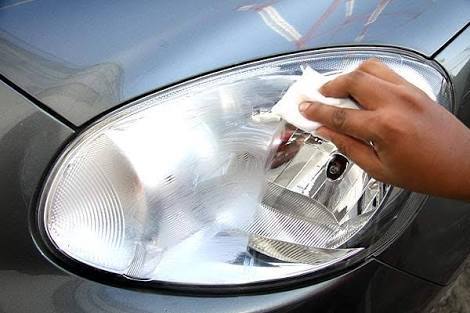 cara membersihkan lampu kaca mobil