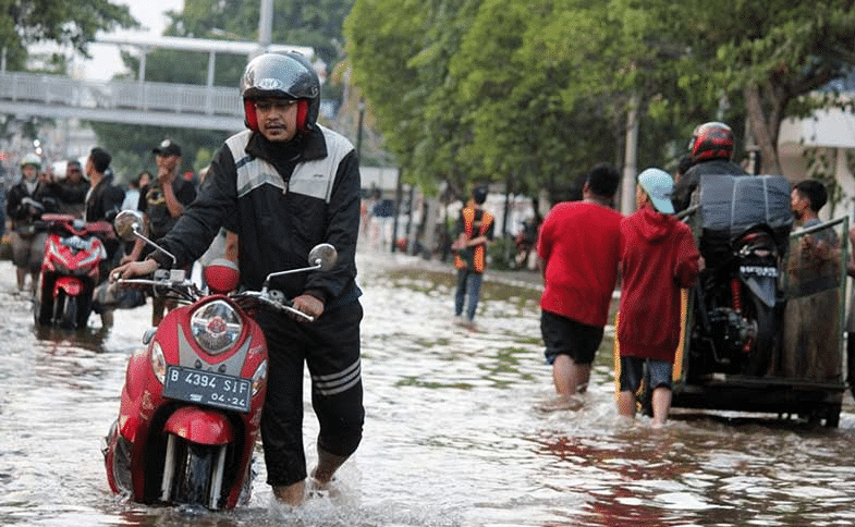 Berikut merupakan batas aman sepeda motor untuk terobos banjir