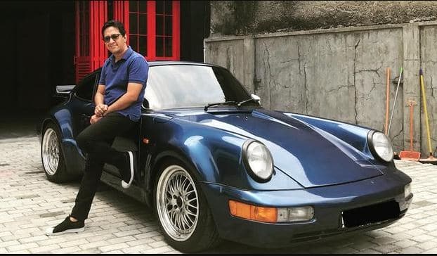 salah satu koleksi mobil artis andre taulany